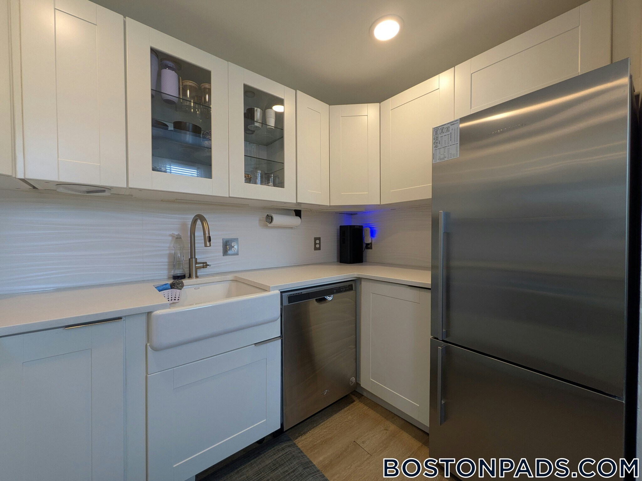 Building Photo - 390 Riverway