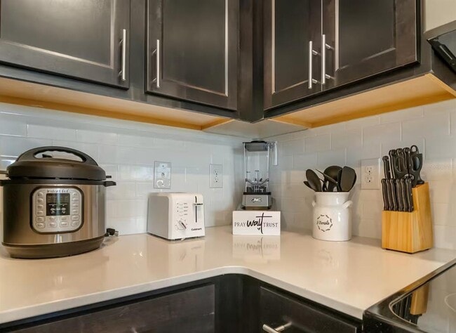 Building Photo - 1043 Splash Shot Pl