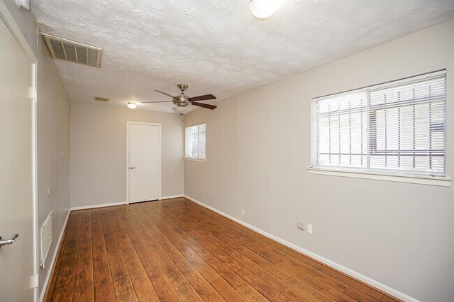 Building Photo - 11614 Pompano Ln