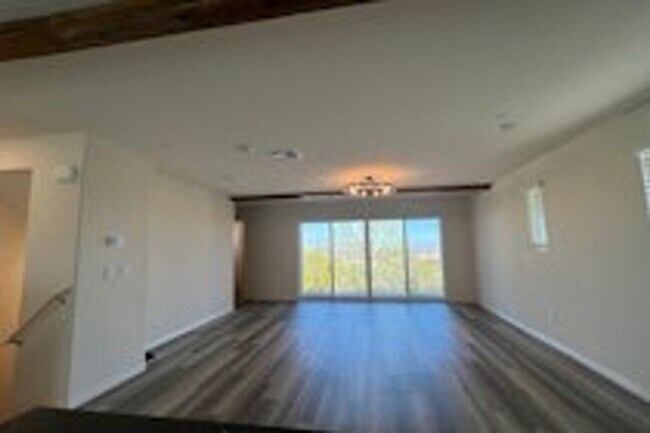 Building Photo - MUST SEE 3 Bedroom Home near Lone Mountain!