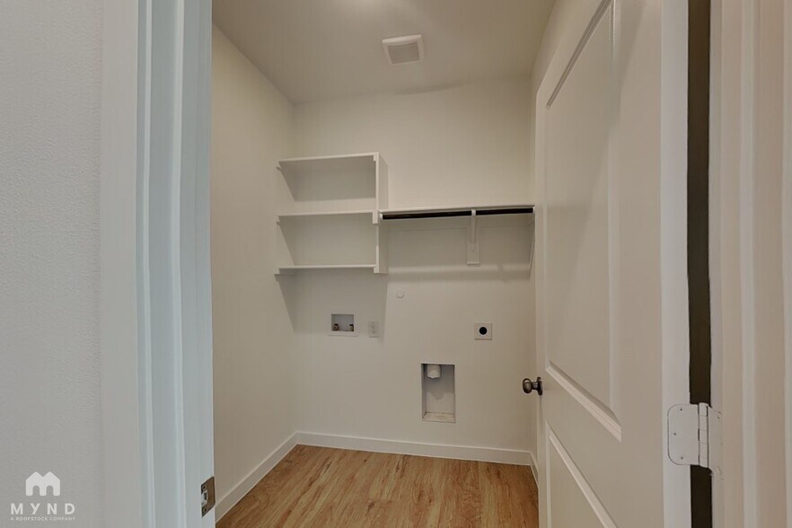 Building Photo - 804 Demelza Dr