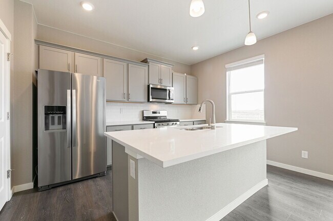 Building Photo - 1939 Knobby Pine Dr