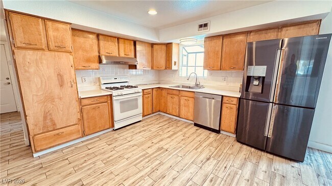 Building Photo - 201 Redstone St