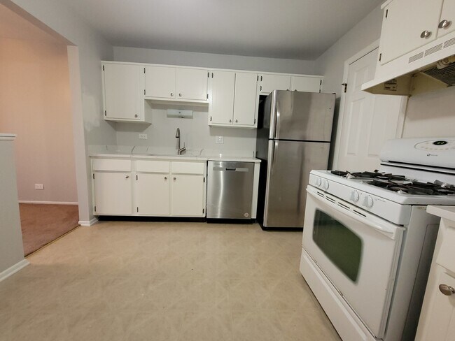 Building Photo - 1460 7 Pines Rd