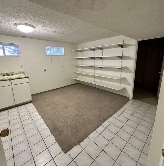 Building Photo - Remodeled 4 Bd Home with 23'x35' Heated Wo...