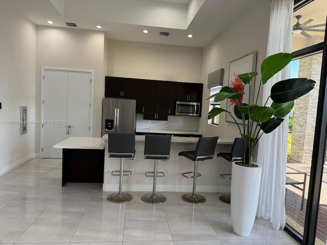 Building Photo - 945 NE 211th St