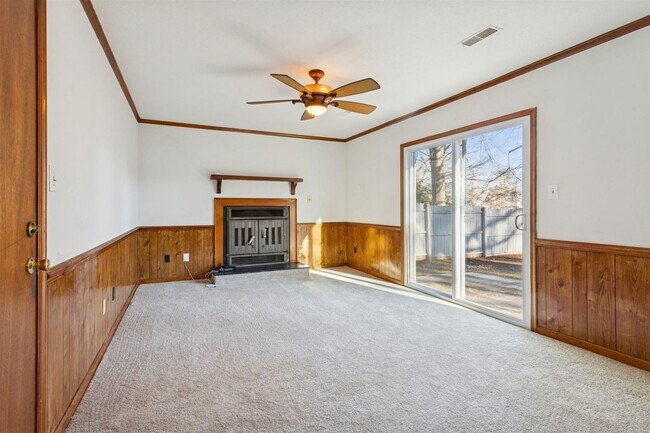 Building Photo - 3BR 2.5 BA Mid-Town Newport News