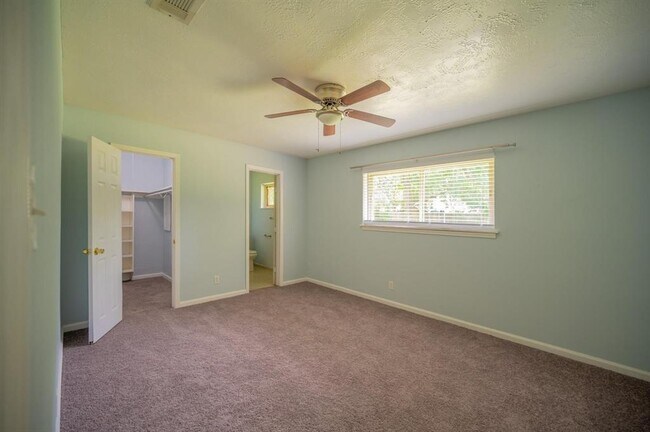 Building Photo - 326 Windsor Square