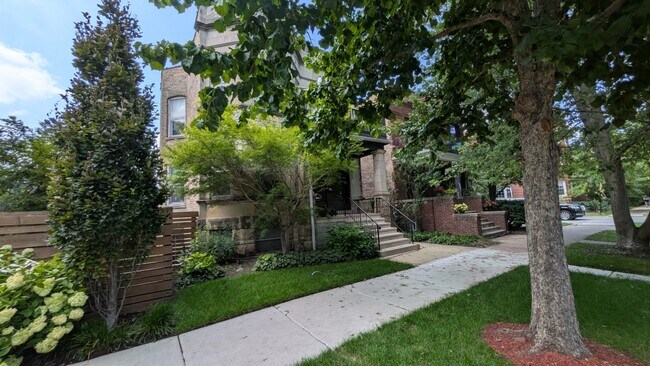 Building Photo - 3754 N Bell Ave