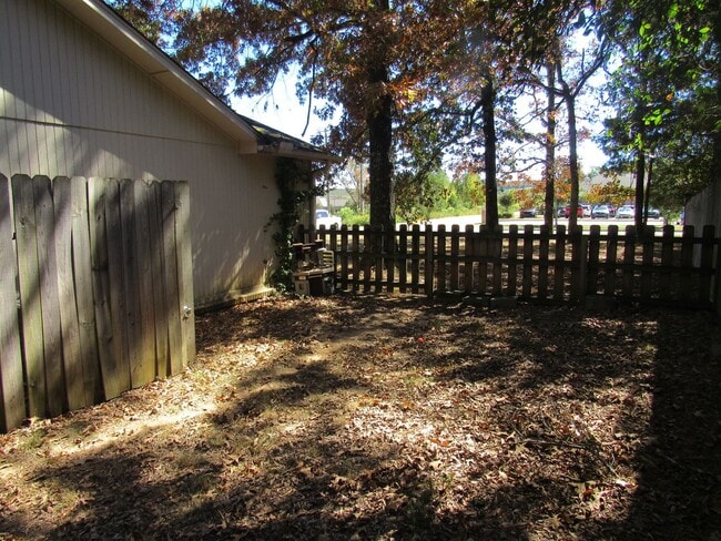 Building Photo - Contact Peggy Goodman 501 676 1758