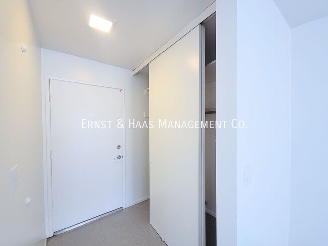 Building Photo - Wonderful  1-Bedroom Garden Apartment with...