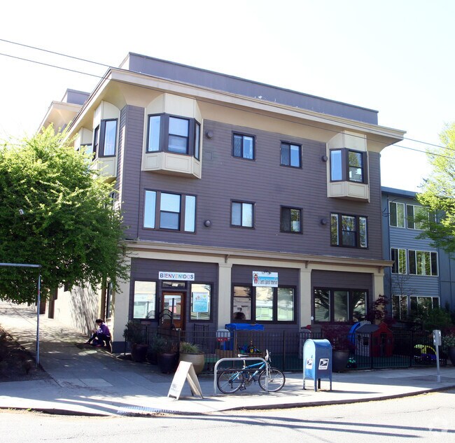 Building Photo - Regis Apartments