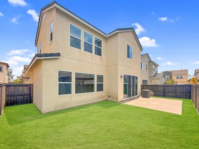 Building Photo - Charming 4BR/3BA Two-Story house with Atta...