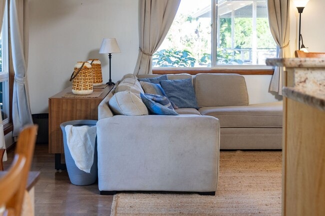 Building Photo - 59-018 Holawa St