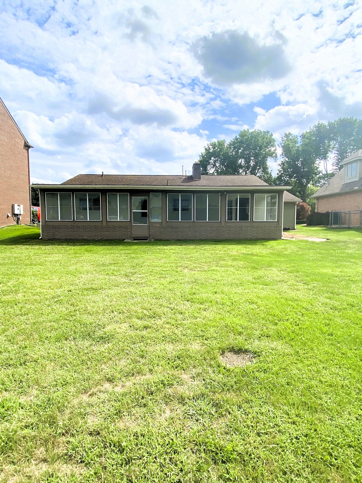 Large back yard. - 1611 Ludean Dr