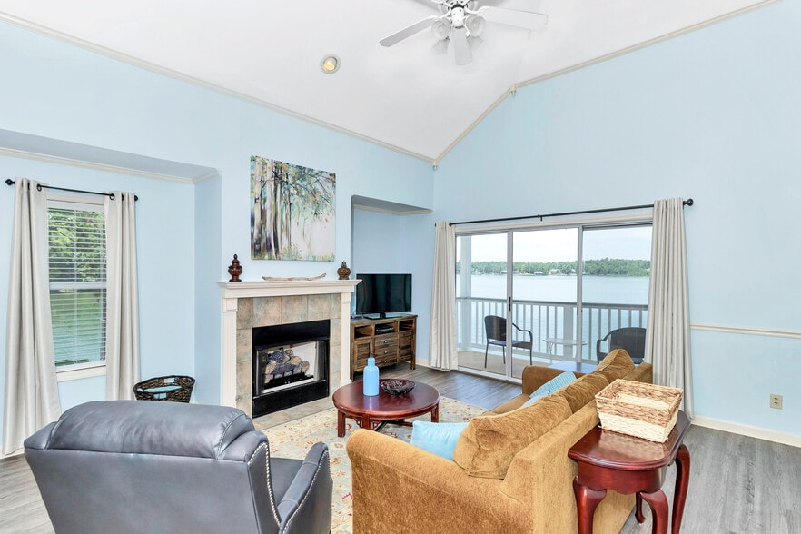 Building Photo - 203 Sunset Point Dr