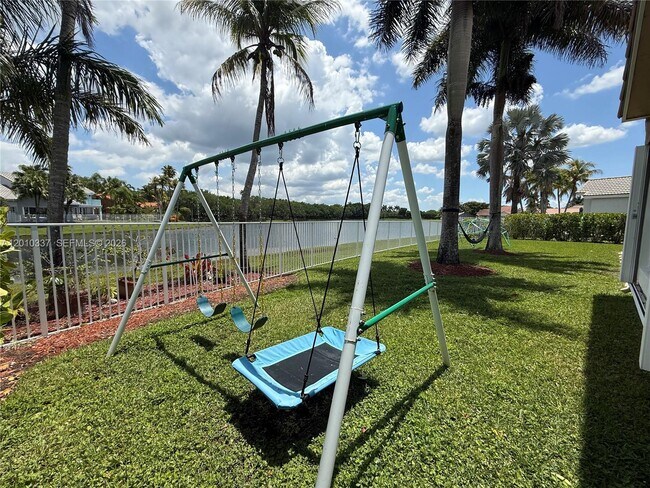 Building Photo - 1070 Capistrano