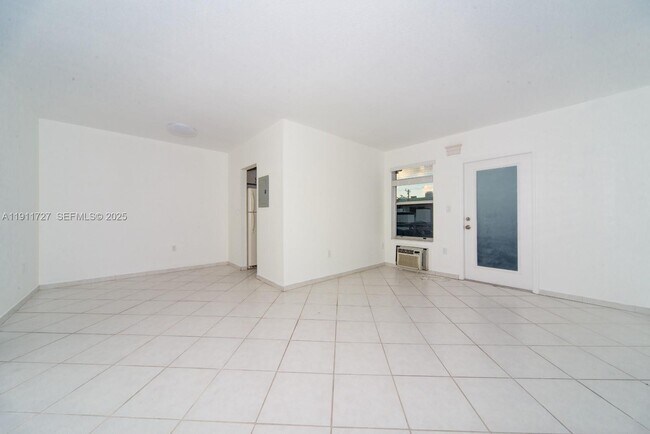 Building Photo - 7725 Carlyle Ave