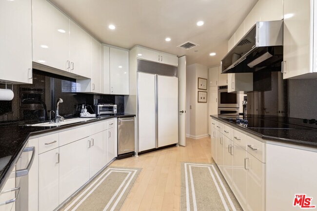 Building Photo - 300 N Swall Dr