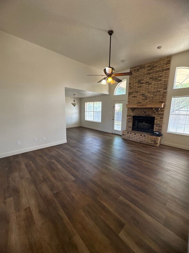 Building Photo - LIVE IN LUXURY Beautiful 4-bedroom, 2-bath Home