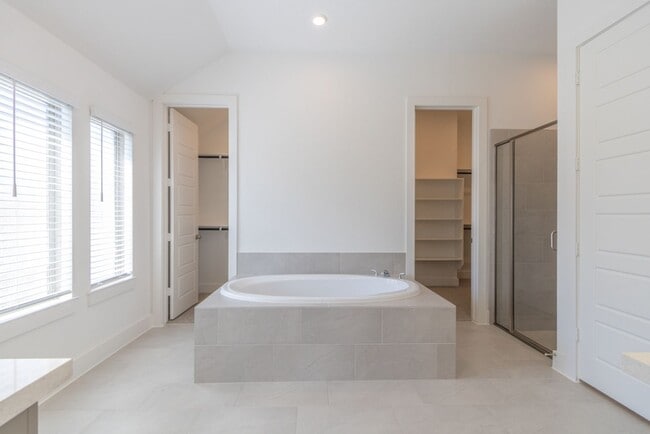 Building Photo - 1408 Plum Tree Way