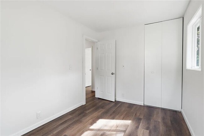 Building Photo - 40 Oak Hill Terrace