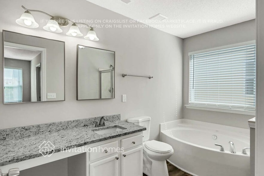 Building Photo - 13645 Coram Pl