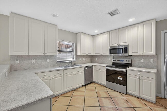 Building Photo - 131 Island Way