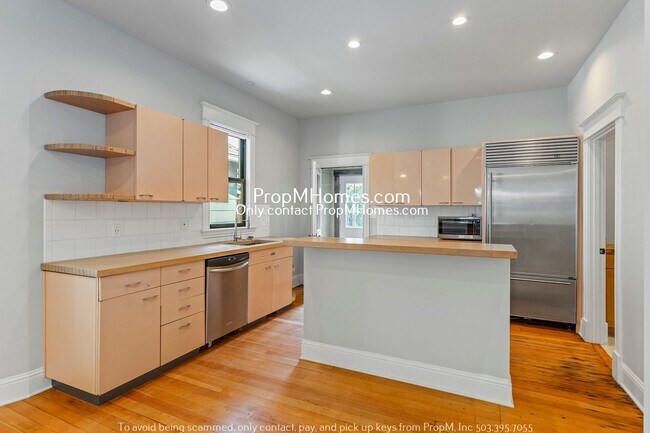 Building Photo - Charming Three Bedroom Home In N Portland!