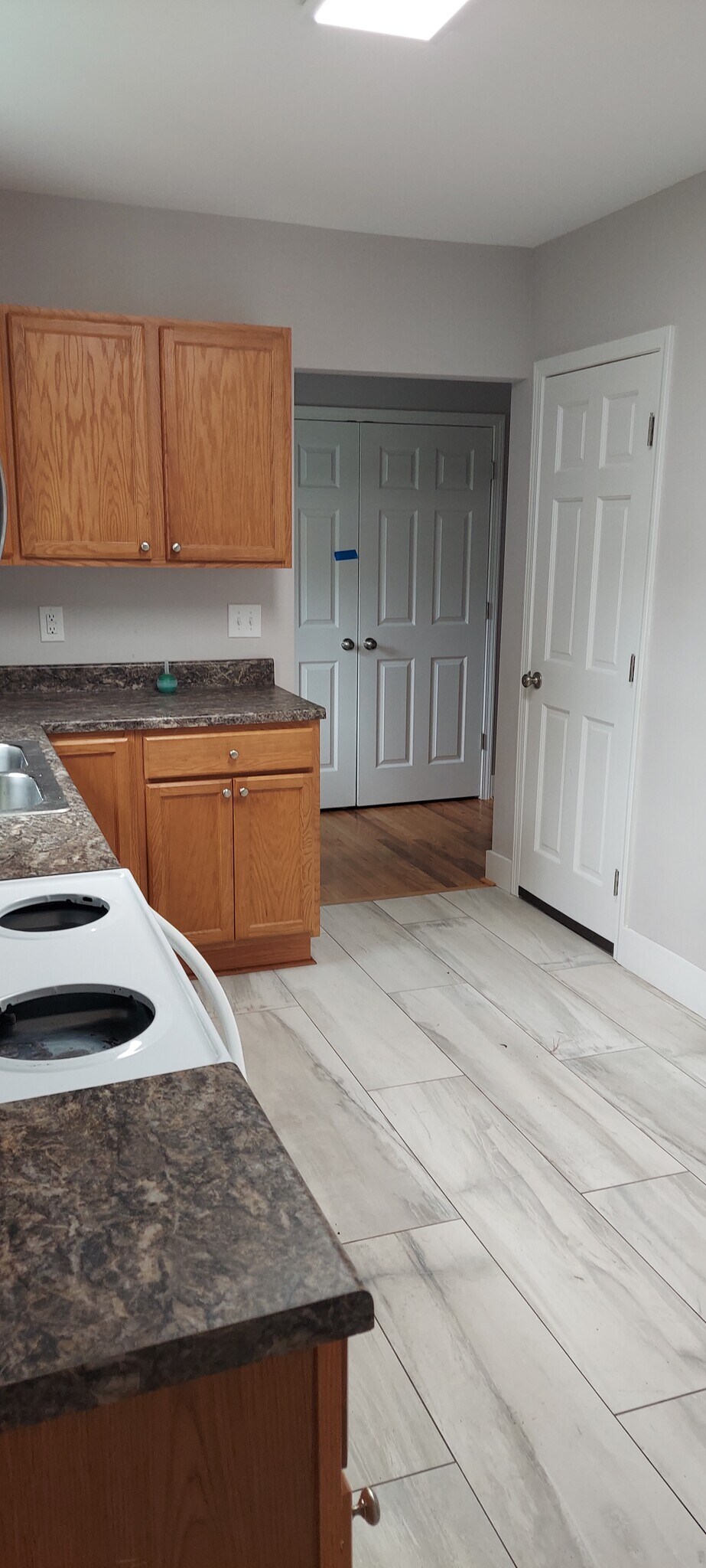 Kitchen - 907 Cherry Ln