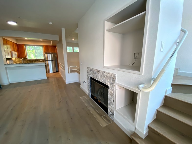 Building Photo - 382 Montecito Way