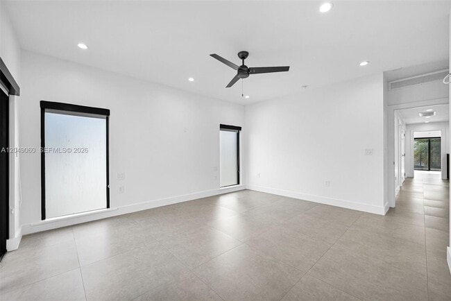 Building Photo - 8871 SW 28th St