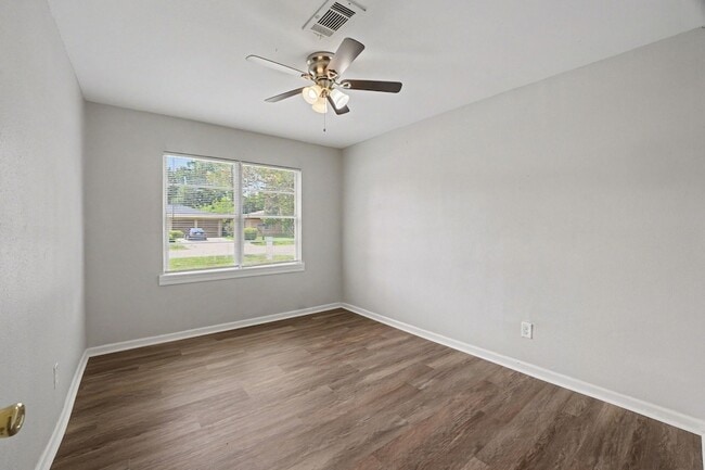 Building Photo - 8433 Woodlyn Rd