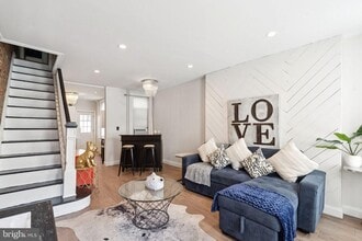 Building Photo - 2511 E Oakdale St