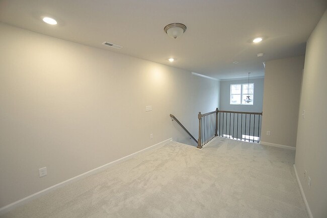 Building Photo - 4-Bedroom, 3-Full Bath Home with 2 Car Garage in Durham!