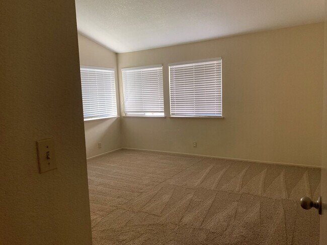 Building Photo - OPEN HOUSE! SATURDAY, MAY 30 @ 11AM - 1PM
