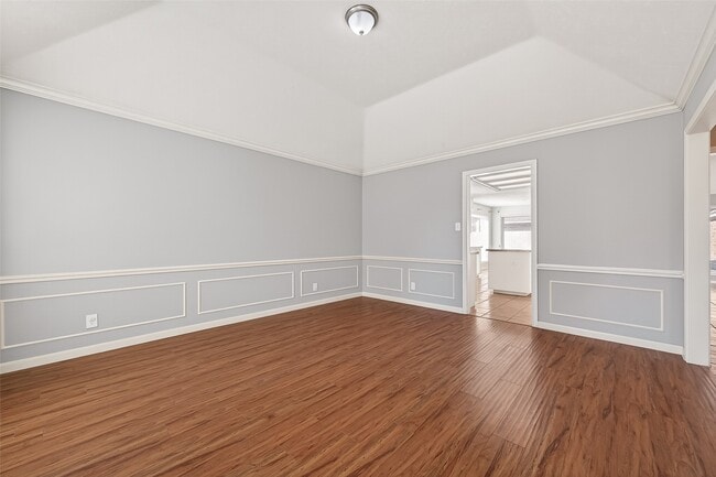 Building Photo - 1918 Shadow Forest Dr