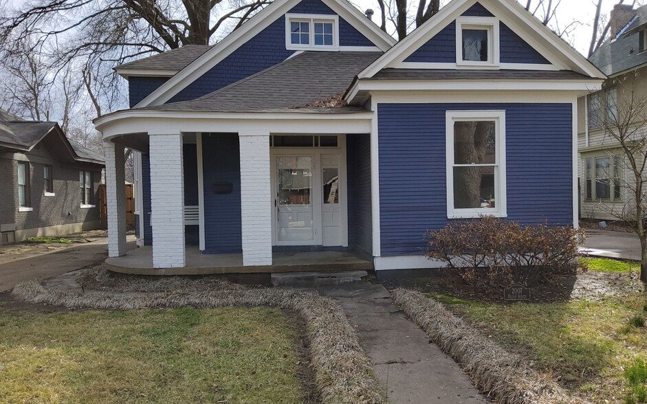 Primary Photo - 2007 Nelson Ave