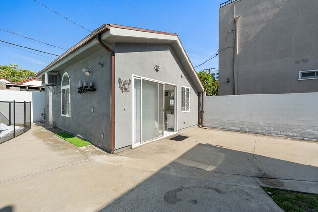 Building Photo - 140 N Carson Rd