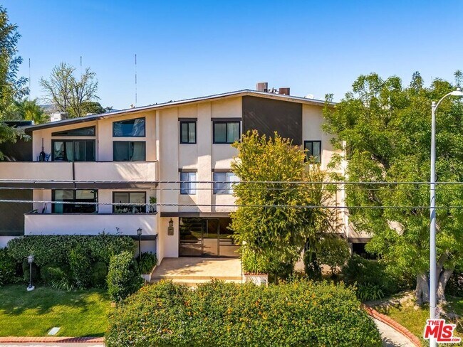 Building Photo - 5805 Whitsett Ave