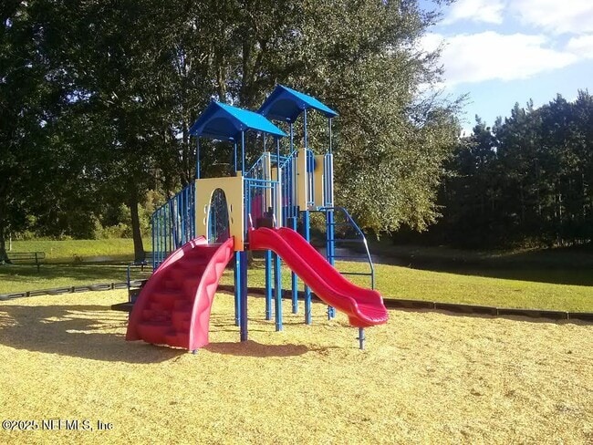 Building Photo - 403 Oasis Ln