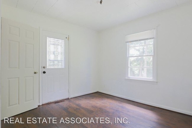 Building Photo - 3 br, 1.5 bath House - 217 Cook Road