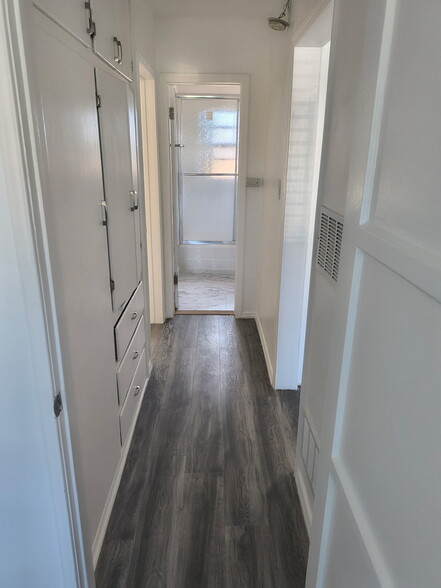 Hallway - 10930 Charnock Rd