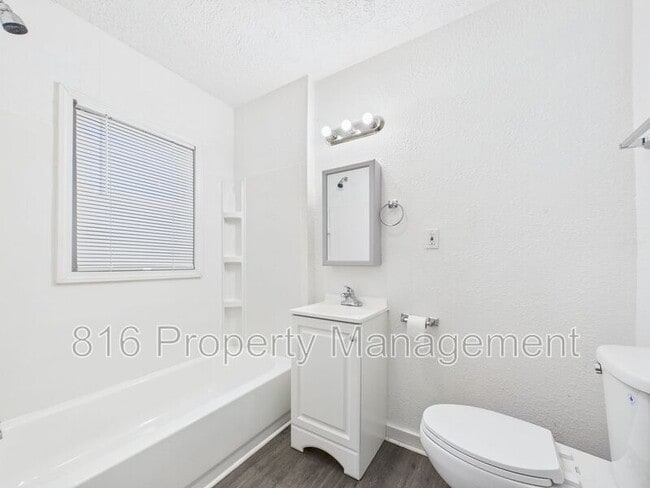 Building Photo - 1513 Rowland Ave