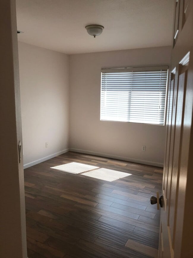 Building Photo - 1571 Thurman Way