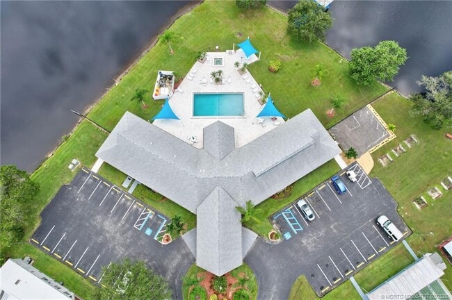 Building Photo - 7073 SE Birchwood Ln