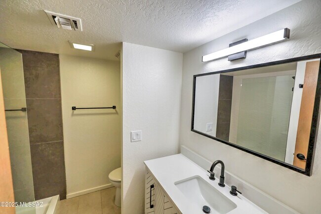 Building Photo - 5144 N Avenida Primera