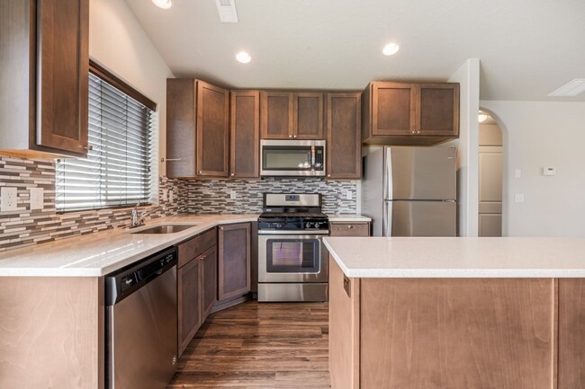 Building Photo - Montrose Rancher 3 bed 2 bath