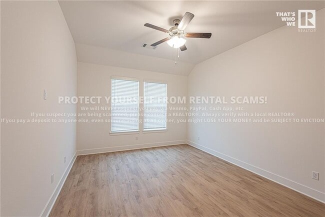 Building Photo - 566 Mcleod Dr