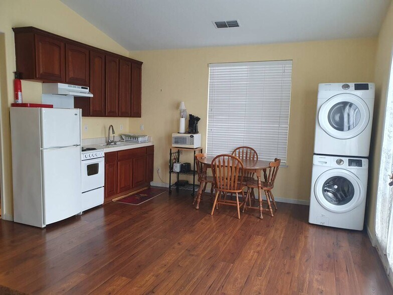 Building Photo - 2876 Falcon Ct